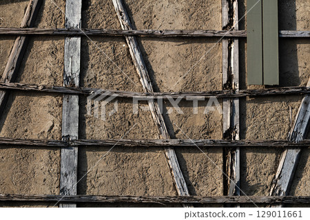 The texture of peeling earthen walls 129011661