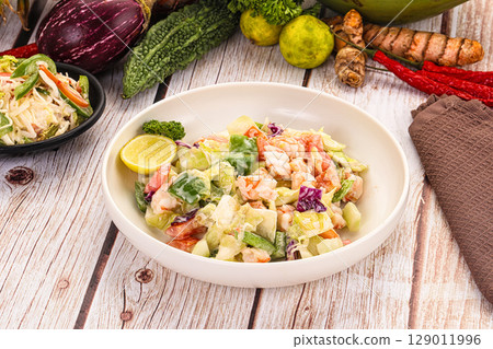 Salad with prawn and vegetables 129011996