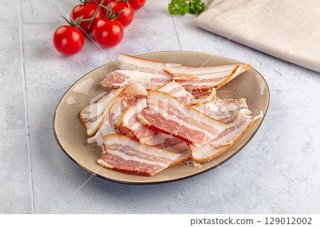 Raw pork tenferloin with bacon Raw pork tenferloin with bacon 129012002