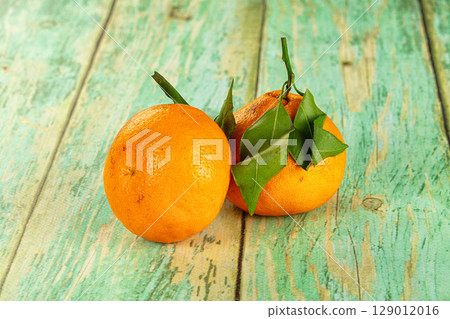 Sweet maniola citrus tropical fruit 129012016