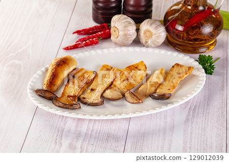 Roasted eringi mushrooms in the plate Roasted eringi mushrooms in the plate 129012039