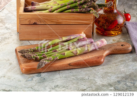 Fresh green asparagus sprouts heap Fresh green asparagus sprouts heap 129012139