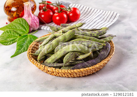 Raw green bean strips heap 129012181