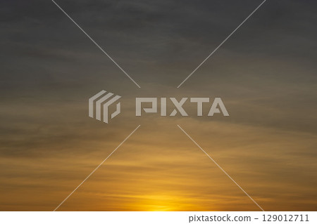 Early summer sky: 10 sunsets dyed in scarlet 129012711