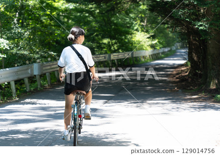 A teenage girl enjoying cycling in Karuizawa 129014756