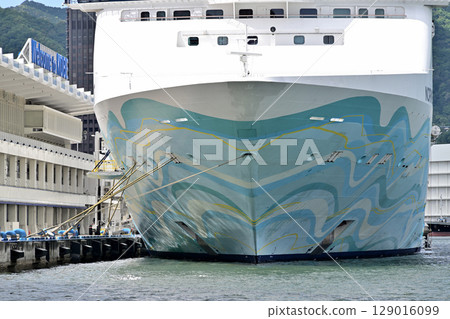 停泊在神戶港的遊輪“挪威精神號” 停泊在神戶港的遊輪“挪威精神號” 129016099