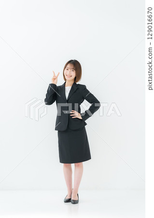 Business woman, young woman, whole body, peace sign Business woman, young woman, whole body, peace sign 129016670