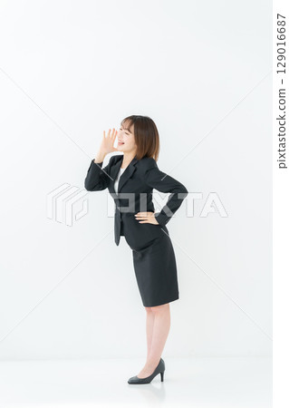 女商人，年輕女子，全身，喊叫 129016687