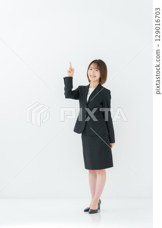 女商人，年輕女子，全身，指點 129016703