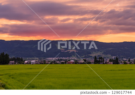 <<Niigata Prefecture>> Summer rural landscape at dusk - Uonuma land 129017744