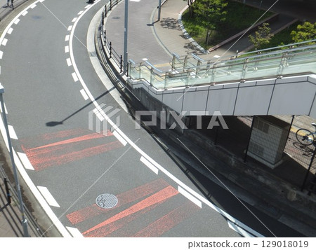 One-lane right curve, sidewalk and stairs 129018019