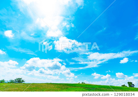 藍天和雲彩和大草原 藍天和雲彩和大草原 129018034