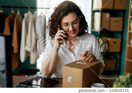 designer working in studio 129018176