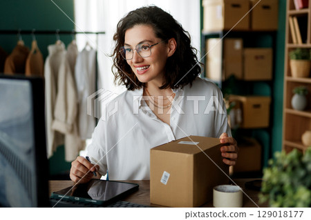 designer working in studio 129018177