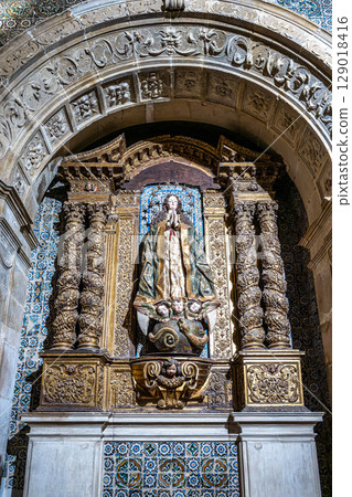 Coimbra , Portugal - Mar 14, 2025: Interior of the Old Cathedral of Coimbra, Se Velha at Coimbra, Portugal. 129018416