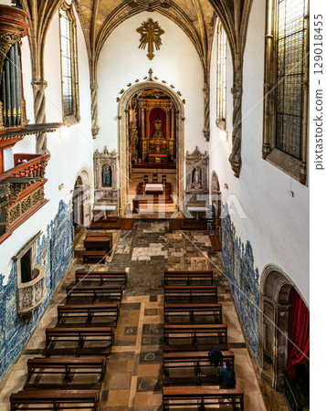 Coimbra , Portugal - Mar 15, 2025: Interior of Santa Cruz Monastery at Coimbra, Portugal 129018455