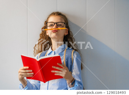girl is ready to back to school girl is ready to back to school 129018493