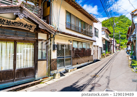 【世界遺產 石見銀山遺址及其文化景觀】【國家重要傳統建築】島根縣大田市湯之津：初夏溫泉街風景4 129019489