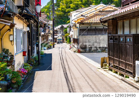 [World Heritage Site Iwami Ginzan Silver Mine Ruins and its Cultural Landscape] [Importantly Designated Traditional Building] Yunotsu: Early Summer Hot Spring Town Scenery 5, Oda City, Shimane Prefecture 129019490