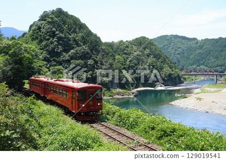 [長良川鐵道]長良300系「長良」與長良川（越海南線：福野～南刈安） 129019541