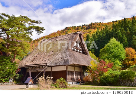 World Heritage Site Shirakawa-go Gassho-style Village Autumn Scenery 129020018
