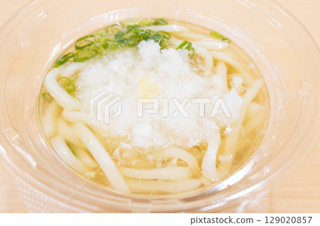 美味的冷烏龍麵配蘿蔔絲 129020857