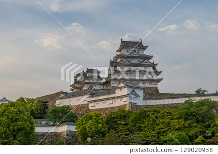 世界遺產姬路城美麗的城牆和傳統的日本建築 129020938