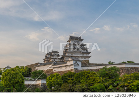 世界遺產姬路城美麗的城牆和傳統的日本建築 世界遺產姬路城美麗的城牆和傳統的日本建築 129020940