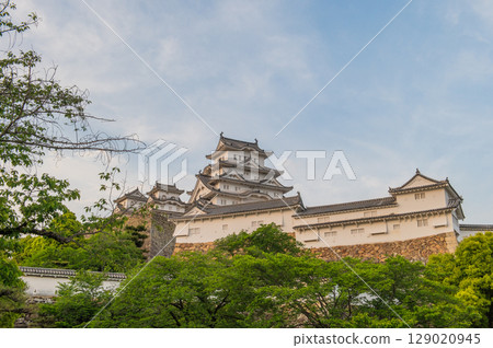世界遺產姬路城美麗的城牆和傳統的日本建築 129020945