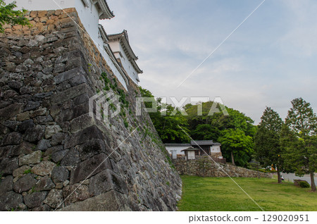 The beautiful castle walls and traditional Japanese architecture of Himeji Castle, a World Heritage Site The beautiful castle walls and traditional Japanese architecture of Himeji Castle, a World Heritage Site 129020951