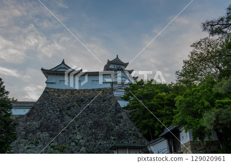 The beautiful castle walls and traditional Japanese architecture of Himeji Castle, a World Heritage Site The beautiful castle walls and traditional Japanese architecture of Himeji Castle, a World Heritage Site 129020961