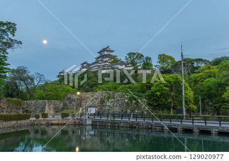 The beautiful castle walls and traditional Japanese architecture of Himeji Castle, a World Heritage Site The beautiful castle walls and traditional Japanese architecture of Himeji Castle, a World Heritage Site 129020977