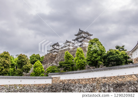 The beautiful castle walls and traditional Japanese architecture of Himeji Castle, a World Heritage Site The beautiful castle walls and traditional Japanese architecture of Himeji Castle, a World Heritage Site 129020982