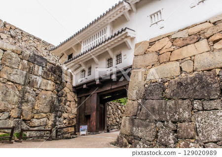 The beautiful castle walls and traditional Japanese architecture of Himeji Castle, a World Heritage Site The beautiful castle walls and traditional Japanese architecture of Himeji Castle, a World Heritage Site 129020989