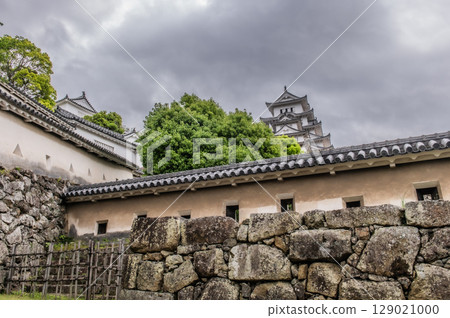 The beautiful castle walls and traditional Japanese architecture of Himeji Castle, a World Heritage Site The beautiful castle walls and traditional Japanese architecture of Himeji Castle, a World Heritage Site 129021000