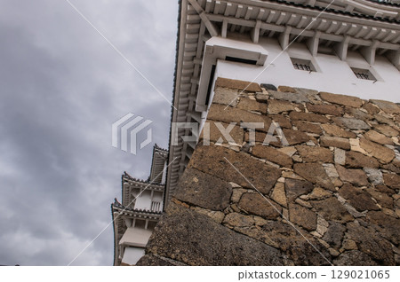 The beautiful castle walls and traditional Japanese architecture of Himeji Castle, a World Heritage Site 129021065