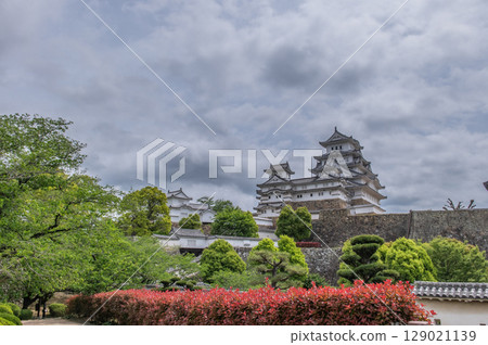The beautiful castle walls and traditional Japanese architecture of Himeji Castle, a World Heritage Site 129021139