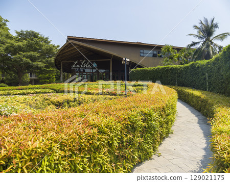 Thai resort hotel entrance 129021175