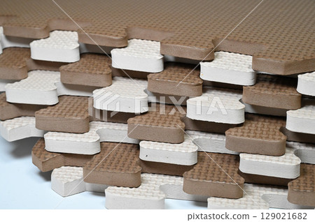 棕色 x 白色接縫墊層壓板 129021682