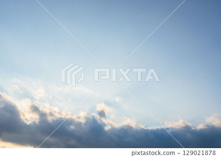 落日照亮了天空,卻躲在雲層後面 23 落日照亮了天空,卻躲在雲層後面 23 129021878