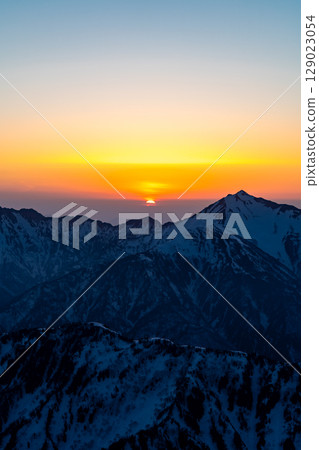 魔幻時刻：後立山山脈的鹿島槍山日出（別津山眺望）在剩餘的雪季攀登北阿爾卑斯山的立山和別津山 129023054