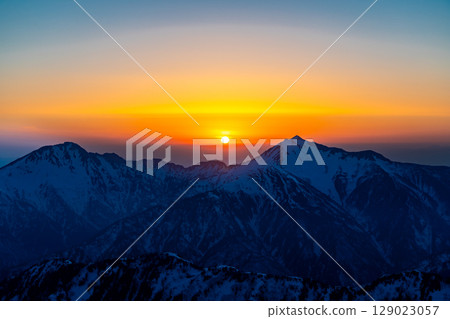 魔幻時刻：後立山山脈的鹿島槍山日出（別津山眺望）在剩餘的雪季攀登北阿爾卑斯山的立山和別津山 129023057