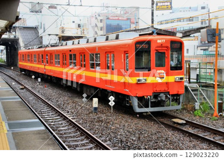 Farewell to the veteran commuter train... the 8000 series running smoothly on the Daishi Line Farewell to the veteran commuter train... the 8000 series running smoothly on the Daishi Line 129023220