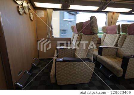 Kintetsu Ise-Shima Liner Deluxe Seat Kintetsu Ise-Shima Liner Deluxe Seat 129023409