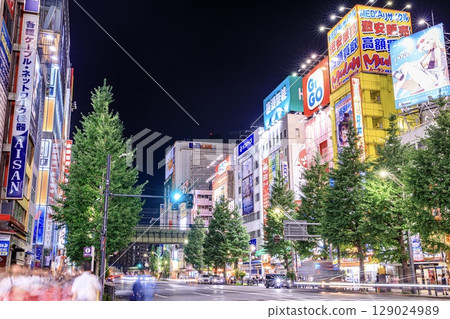 東京秋葉原電器街的夜景 129024989