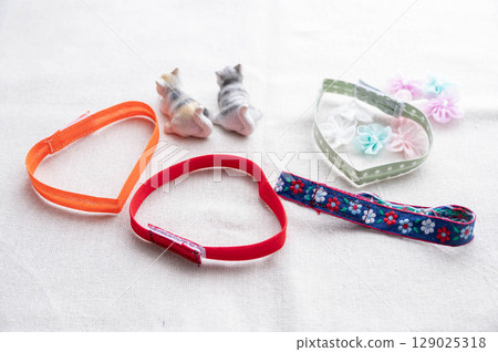 Making a cat collar Making a cat collar 129025318