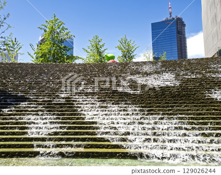 梅田的夏日天空和水聲 129026244