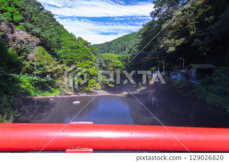 (Fresh greenery and forest bathing spot) Kikuchi Valley (Hara, Kikuchi City, Kumamoto Prefecture) - Spectacular seasonal views of the stream and lush forest 129026820
