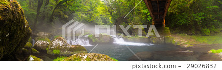 (Fresh greenery and forest bathing spot) Kikuchi Valley (Hara, Kikuchi City, Kumamoto Prefecture) - Spectacular seasonal views of the stream and lush forest 129026832