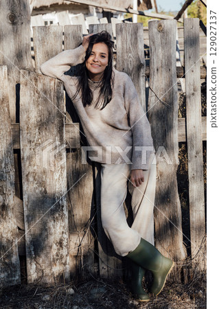 Portrait of a beautiful fashionable brunette woman in autumn Portrait of a beautiful fashionable brunette woman in autumn 129027137